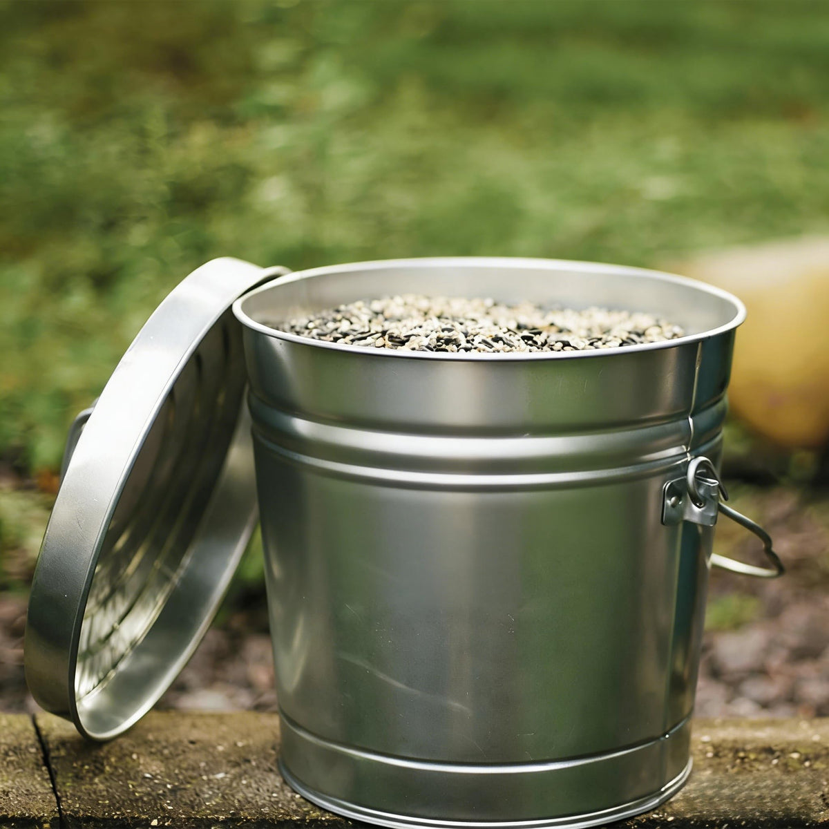 6 Gallon Galvanized Steel Storage Can with Locking Lid O7731