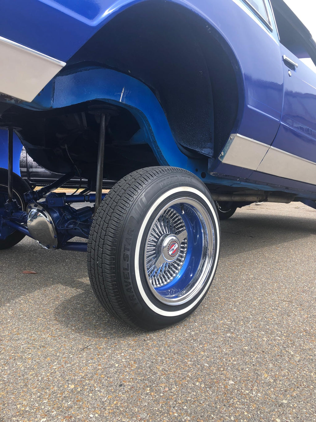 Set of 2 White Wall Tires Z562